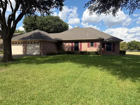 804 S Paris St, Ennis, TX 75119