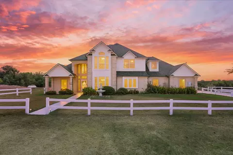 141 Blue Sky Dr, Decatur, TX 76234