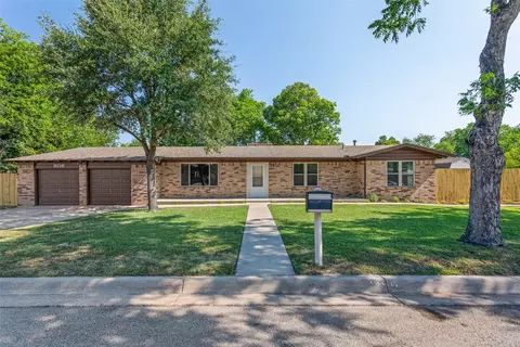 9216 Raymond Ave, White Settlement, TX 76108