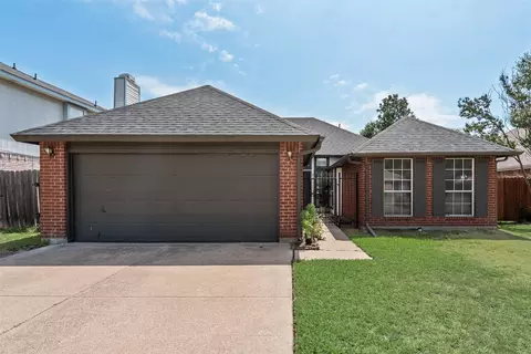 5209 Manhassett Dr, Arlington, TX 76018