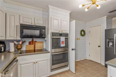 Kitchen - 284 Chrislo Dr, Minden, LA 71055 photo 4 of 4