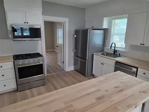Kitchen - 1548 Mckenzie Ave, Waco, TX 76708 photo 1 of 2