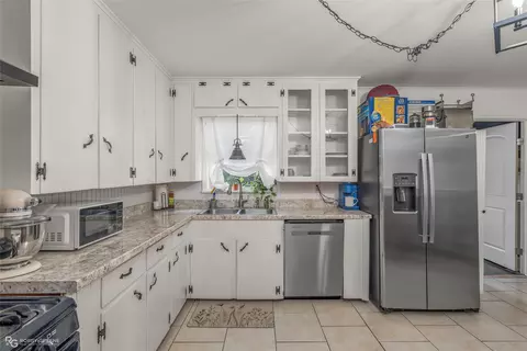 Kitchen - 522 N Main St, Heflin, LA 71039 photo 1 of 4
