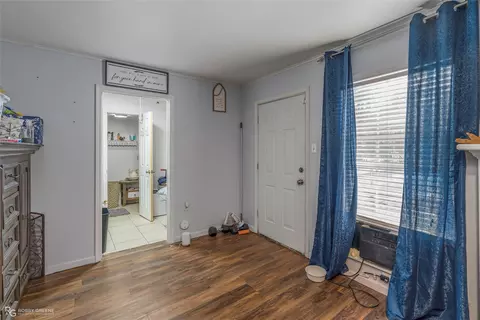Entry Way - 522 N Main St, Heflin, LA 71039 photo 1 of 2