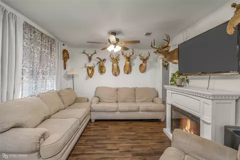 Living - 522 N Main St, Heflin, LA 71039 photo 1 of 2
