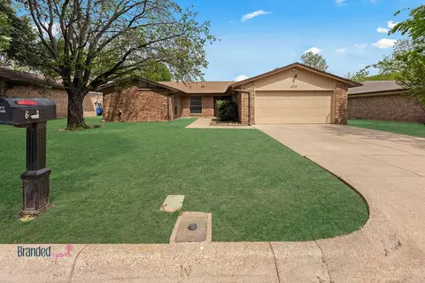 6913 Loma Vista Dr, Fort Worth, TX 76133
