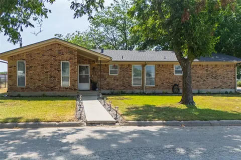 239 S Pine St, Muenster, TX 76252