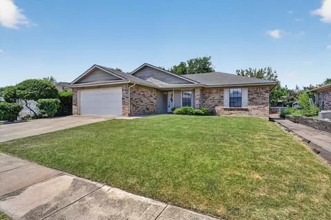 7717 Dove Ct, Watauga, TX 76148