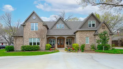 2737 Farmers Branch Ln, Farmers Branch, TX 75234