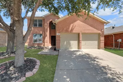 1068 Westbrook Ct, Grand Prairie, TX 75052