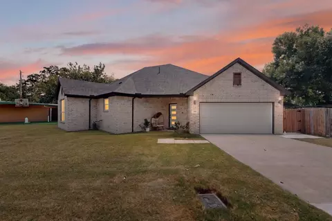 909 Marcellus Ct, Arlington, TX 76011