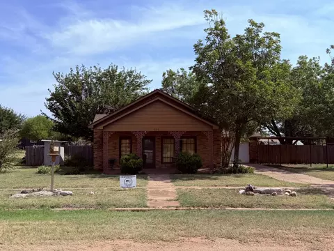 806 Childress Ave, Turkey, TX 79261