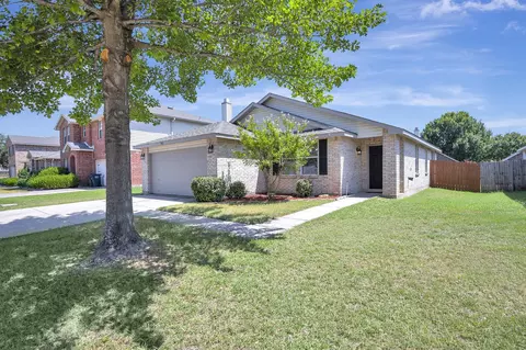 1952 Copper Mountain Dr, Justin, TX 76247