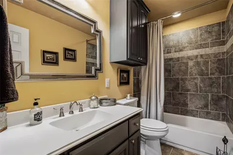Bath - 3911 Bennett Rd, Howe, TX 75459 photo 3 of 4