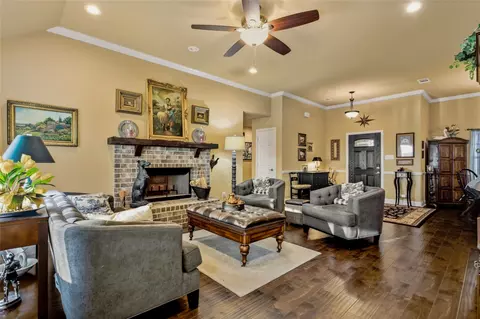 Living - 3911 Bennett Rd, Howe, TX 75459 photo 1 of 2