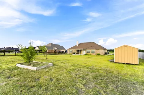 Exterior - 3911 Bennett Rd, Howe, TX 75459 photo 3 of 5