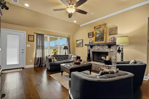 Living - 3911 Bennett Rd, Howe, TX 75459 photo 2 of 2