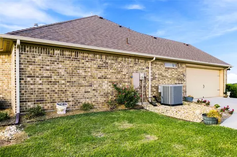Exterior - 3911 Bennett Rd, Howe, TX 75459 photo 4 of 5