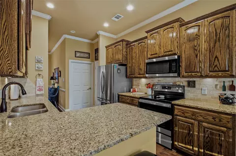 Kitchen - 3911 Bennett Rd, Howe, TX 75459 photo 2 of 5