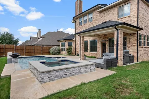 687 Dry Canyon Dr, Frisco, TX 75036