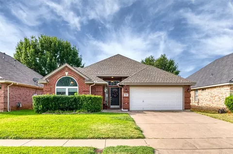 9094 Saranac Trl, Fort Worth, TX 76118