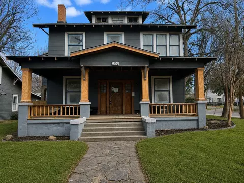 102 N Willomet Ave, Dallas, TX 75208