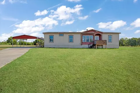 121 Bandana Dr, Southmayd, TX 76268