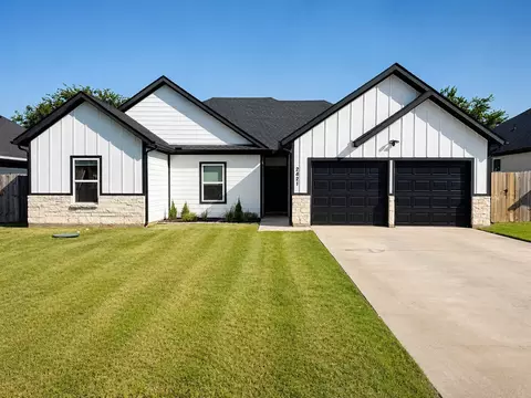 2421 Creek Dr, Granbury, TX 76048