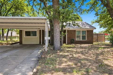 720 Thersa Dr, River Oaks, TX 76114