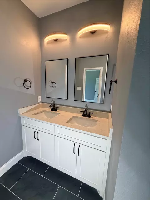 Bath - 302 E Travis St, Leonard, TX 75452 photo 5 of 8