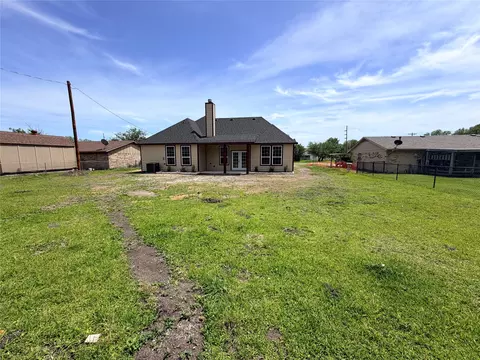 Exterior - 302 E Travis St, Leonard, TX 75452 photo 5 of 6