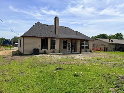 Exterior - 302 E Travis St, Leonard, TX 75452 photo 4 of 6