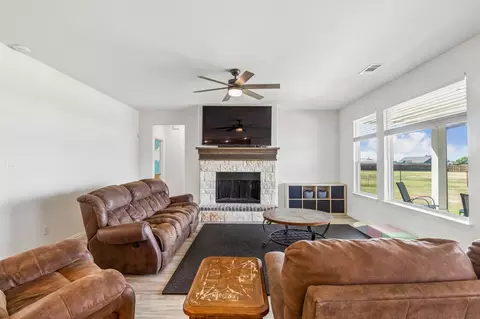 Living - 8382 Abner Rd, Terrell, TX 75161 photo 2 of 2