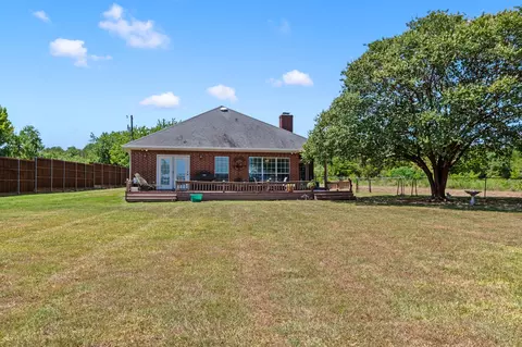 Exterior - 1237 Beachview, Seven Points, TX 75143 photo 2 of 4