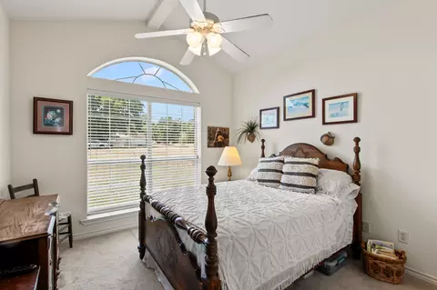 Bedroom - 1237 Beachview, Seven Points, TX 75143 photo 1 of 2
