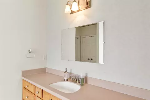 Bath - 1237 Beachview, Seven Points, TX 75143 photo 3 of 5