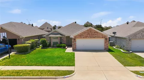 8404 Bowspirit Ln, Hurst, TX 76053