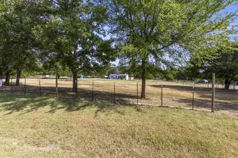 313 Hogan Ln, Whitesboro, TX 76273