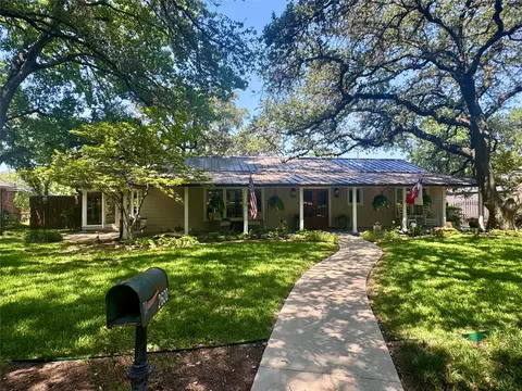 2600 Old Oaks Dr, Waco, TX 76710