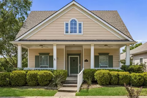 901 Wenk Dr, Aubrey, TX 76227