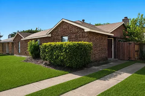 506 W Warrior Trl, Grand Prairie, TX 75052