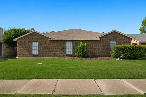 506 W Warrior Trl, Grand Prairie, TX 75052