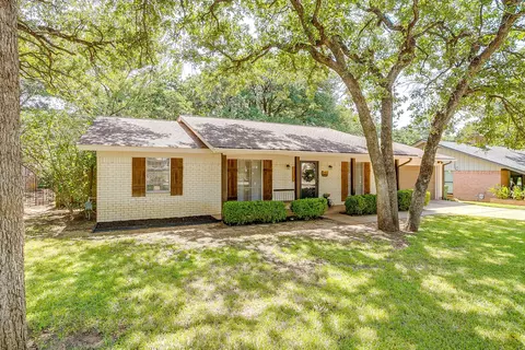 2814 Blackwood Dr, Arlington, TX 76013
