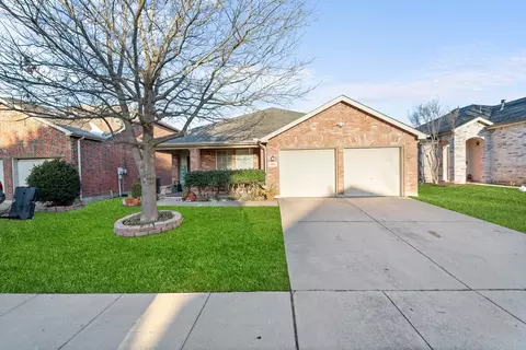 9225 Conestoga Dr, Fort Worth, TX 76131