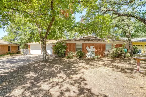 7205 Robinhood Ln, Fort Worth, TX 76112