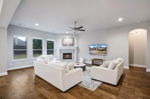 329 Strait Ln, Waxahachie, TX 75165