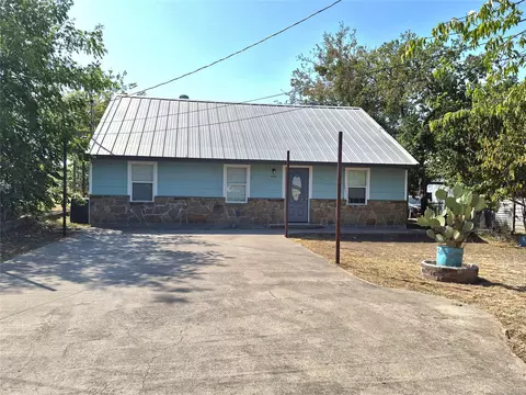 606 E Clifton St, Stephenville, TX 76401
