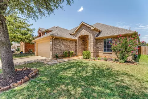 7045 Welshman Dr, Fort Worth, TX 76137