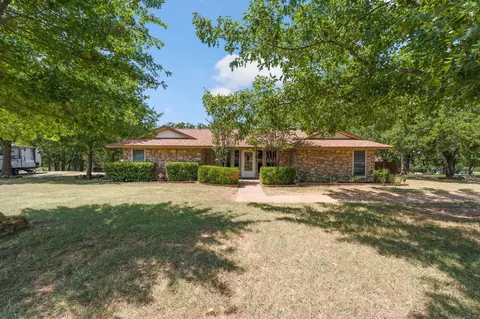 212 Roaring Springs Dr, Joshua, TX 76058