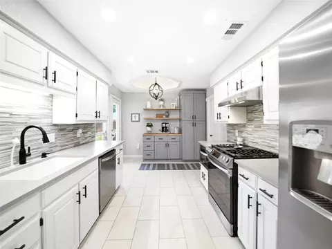 2136 Goldfinch Dr, Lewisville, TX 75077